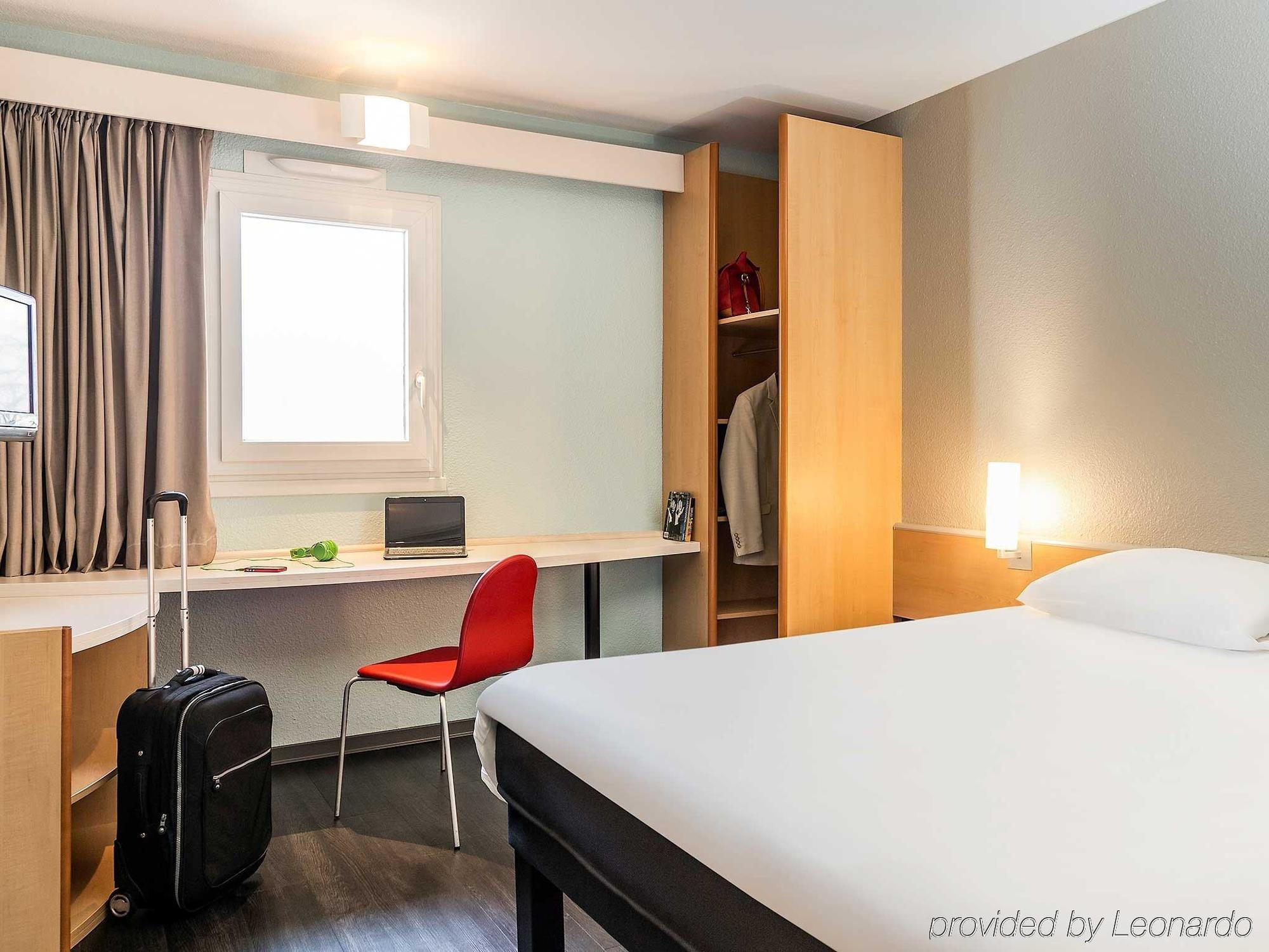 Отель Ibis Thonon Centre Экстерьер фото